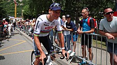 Mathieu van der Poel mí�í na start páté etapy Tour de France.