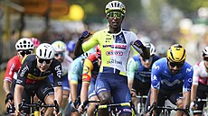 Biniam Girmay vítzí ve tetí etap Tour de France do Turína.