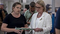 Ministryn obrany Jana ernochová si ve firm U&C UAC, která v Kolín vyrábí...