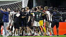 Radost kanadských fotbalist po postupu pes Venezuelu.