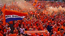 Fanou�ci Nizozemska se v Berlín� chystají na zápas s Tureckem.