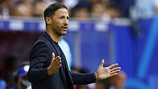 Trenér Belgie Domenico Tedesco b�hem utkání s Francií.
