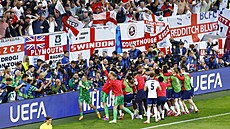 Angliané se radují z postupu do semifinále mistrovství Evropy.