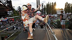 Návtvníci obího ostravského festivalu tanení a elektronické hudby se zjevn...