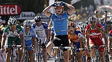 Britský spurtér Mark Cavendish v cíli páté etapy Tour de France.