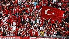 Turetí fanouci na stadionu v Lipsku ped osmifinálovým zápasem s Rakouskem.