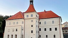 Zámek Miro�ovice, Hrob�ice