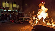 Francouztí hasii museli zasahovat pi protestech v Paíi. (1. ervence 2024)