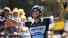 Zden�k �tybar se raduje z triumfu v 6. etap� na Tour de France.
