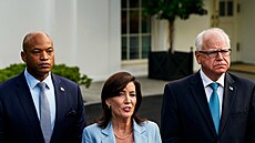 Demokratití guvernéi po setkání s prezidentem Joem Bidenem. Zleva Newyorská...