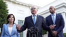 Demokrati�tí guverné�i po setkání s prezidentem Joem Bidenem. Zleva Newyorská...