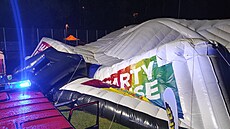Na festivalu v Jihlav bylo pi pádu nafukovacího stanu zranno 17 lidí....