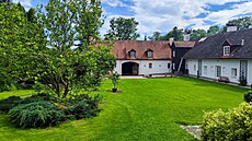 Zp�vák a skladatel Pavel Callta si po�ídil statek Napo�ád v podh��í �umavy, v...