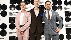 Jan Nedbal, Vojt�ch Vodochodský a Ji�í Mádl p�ed premiérou filmu Vlny (1....