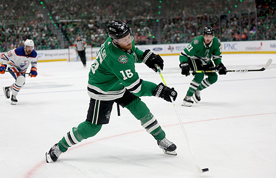 Joe Pavelski v dresu Dallasu v utkání play off proti Edmontonu.
