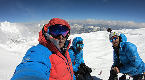 �e�tí horolezci Zden�k Hák, Radoslav Groh a Jaroslav Bánský jako první...