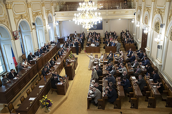 V Poslanecké sn�movn� dnes pokra�uje mimo�ádná sch�ze, která se zabývá návrhem...