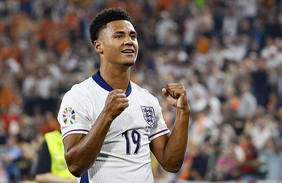 Anglian Ollie Watkins slaví postup do finále mistrovství Evropy.