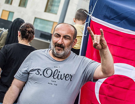 P�íznive tureckého prezidenta Recepa Tayyipa Erdogana na shromá�d�ní v Mnichov�...