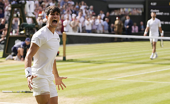 Radost Carlose Alcaraze po posledním fiftýnu wimbledonského finále