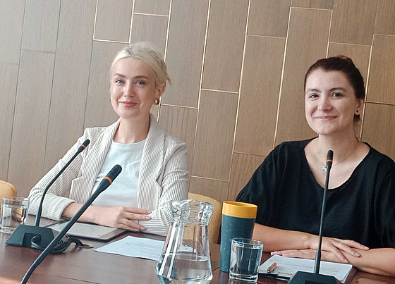 První místop�edsedkyn� Pirát� Klára Kocmanová a expertka Pirát� na problematiku...