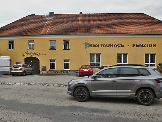 Romové se nast�hovali i do bývalého hostince U Brej�k�.