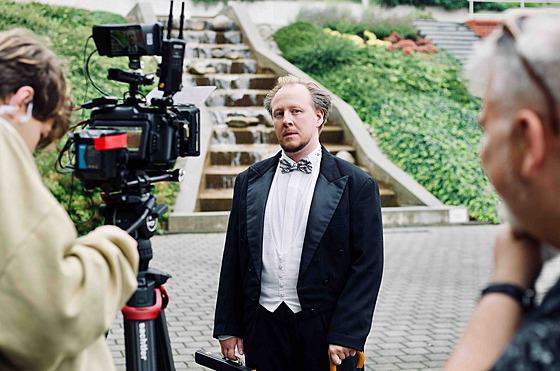 �t�pán Kozub p�i natá�ení komedie Srnky