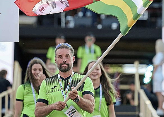 Jan ehula vedl jako vlajkono výpravu Plzeského kraje na Olympiád dtí a...