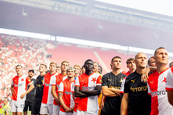 Slavia p�edstavila nové dresy pro sezonu 2024/25 na akci s fanou�ky.