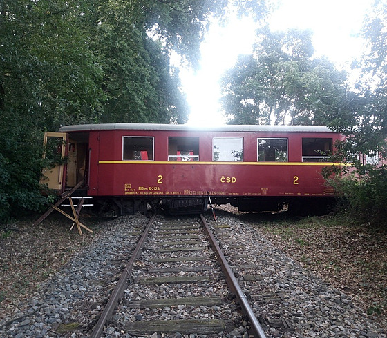 Historický osobní vlak, který v turistické sezon� jezdí mezi B�eclaví a Lednicí...