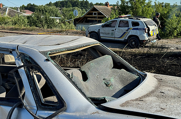 Rusové platí ukrajinským dětem, aby zapalovaly armádní vozy, pozorují v Charkově