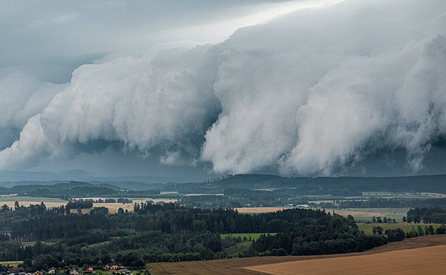 Supercela urazila 200 kilometrů, žasnou meteorologové. Hasiči vyjížděli stokrát