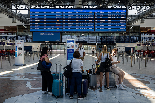 Pražské letiště po výpadku systémů funguje naplno, vůbec neodletělo 25 letadel