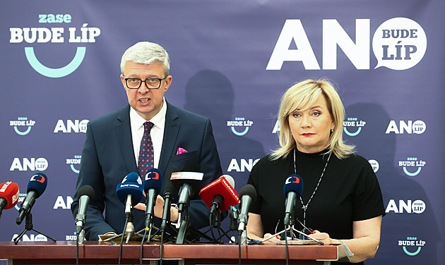 Lidé si už nepořídí nová kamna? Distancujte se od toho, vyzval vládu Havlíček