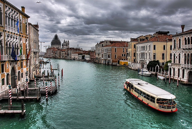 V Benátkách to vře kvůli vstupnému. Davy neprořídly a radnice chce, aby turisté platili dvojnásobek