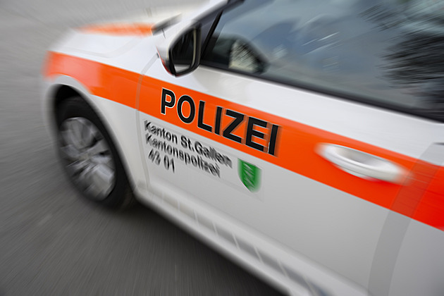 Muž ve Švýcarsku při útoku mačetou zranil pět lidí, včetně těhotné a kojence