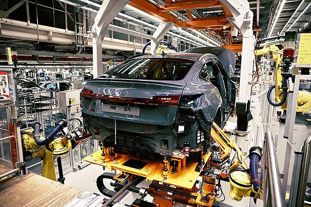 Audi asi zavře výkladní skříň elektromobility v Bruselu. Prodeje prudce spadly