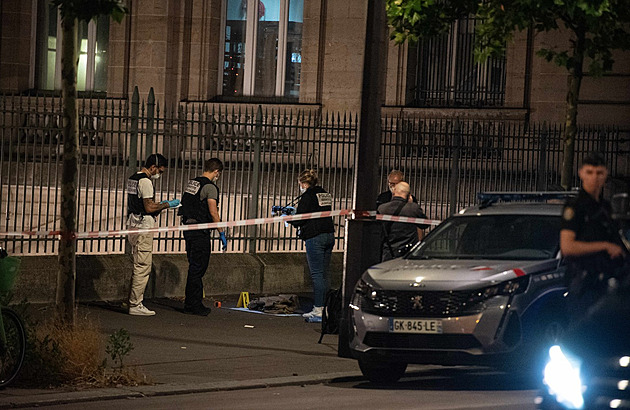 Vojáka v Paříži napadl útočník, bodl ho nožem mezi lopatky. Vraždil už dřív