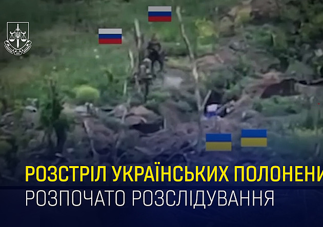 VIDEO: Ukrajinští vojáci složili zbraně a vzdávali se, Rusové je postříleli