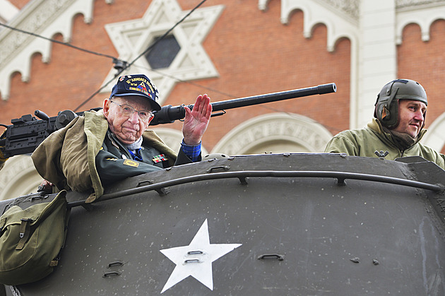 Zemřel veterán George Thompson, který osvobozoval Plzeň. Město uspořádá pietu