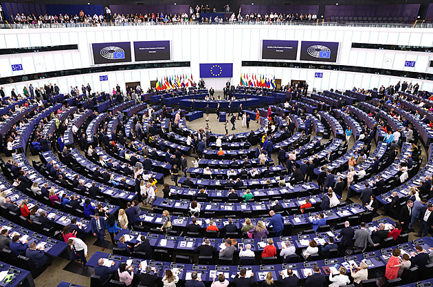 Europoslanci schválili půjčku Ukrajině, splatit ji má zmrazený ruský majetek