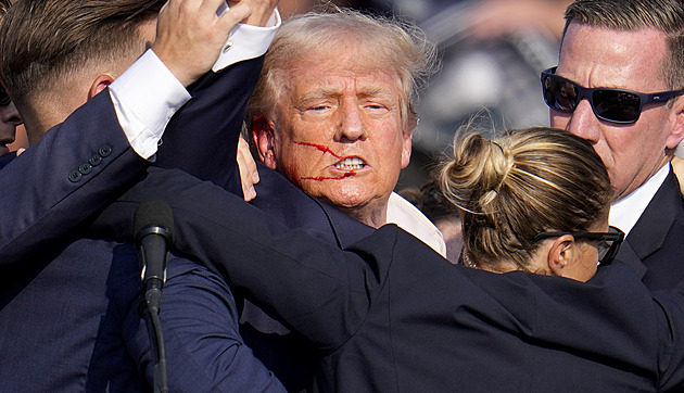 Zemřel muž zasažený při pokusu o atentát na Trumpa. Patriot, napsal prezident