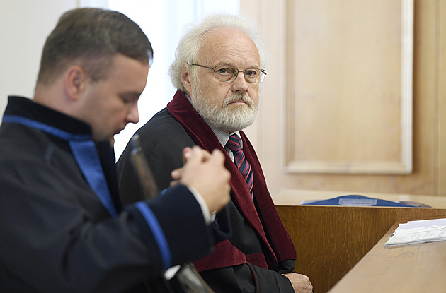 Rathovi se stát neomluví. Soud se zastal státního zástupce Jiráta