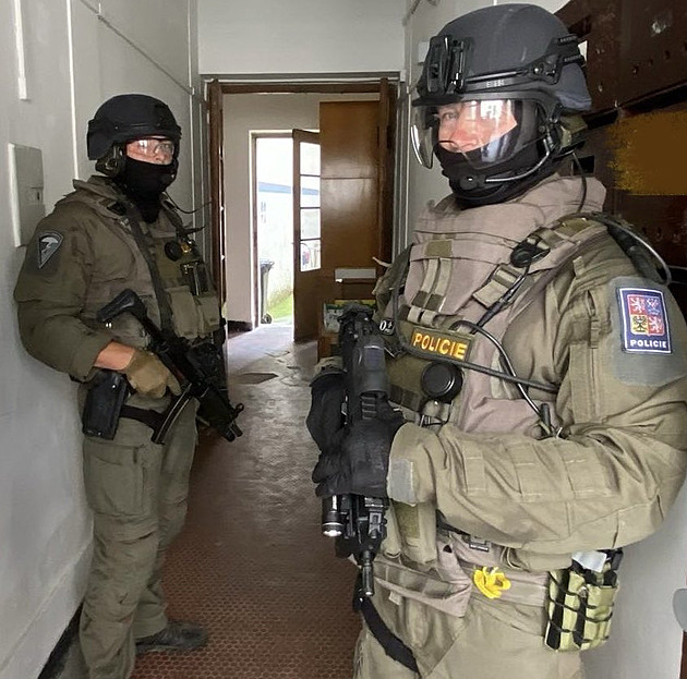 Zabiju tě, strašil muž s pistolí přítele expartnerky. Zbraň ale nebyla skutečná