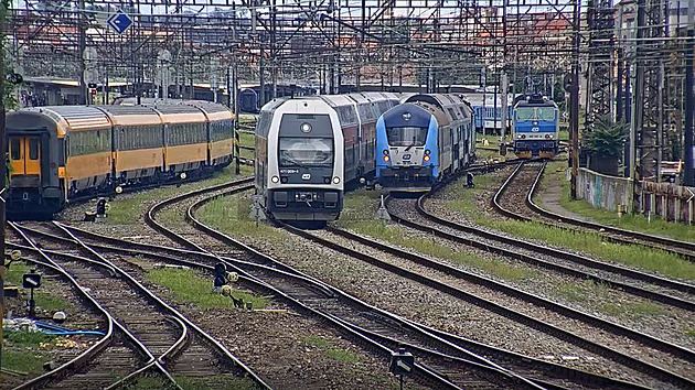 Hrozí kolaps přecpané železnice v okolí Prahy. Problémem je stav tratí i počet spojů, zpoždění narůstají