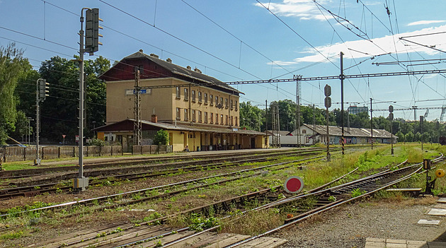 Byt přednosty i zachovalý kryt. Redaktor si před demolicí prošel jihlavské nádraží