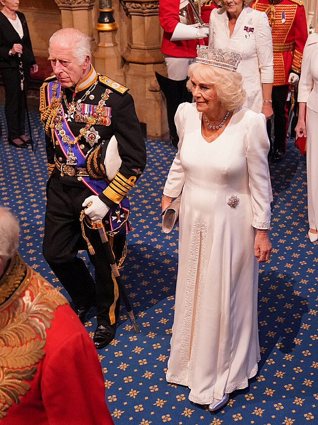 Karel III. s chotí oslavili porcelánovou svatbu. Britové Camillu nenáviděli