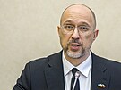 Ukrajinský premiér Denys myhal ped spoleným jednáním zástupc eské a...