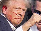 Donald Trump byl postelen do ucha na pedvolebním mítinku v Pensylvánii. (14....