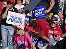 Donald Trump byl postelen do ucha na pedvolebním mítinku v Pensylvánii. (14....